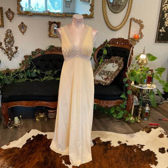 Vanity Fair Full Nightgown Lingerie Slip Dress Tie-Waist Ivory Size 34/S